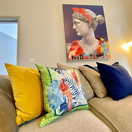 Beautiful Apartment - 5 Minute Walk To The Best Beach! - Great Location - Parking - Fast Wifi - Smart Tv - Newly Decorated - Sleeps Up To 4! Close To Bournemouth & Poole Town Centre Exterior foto