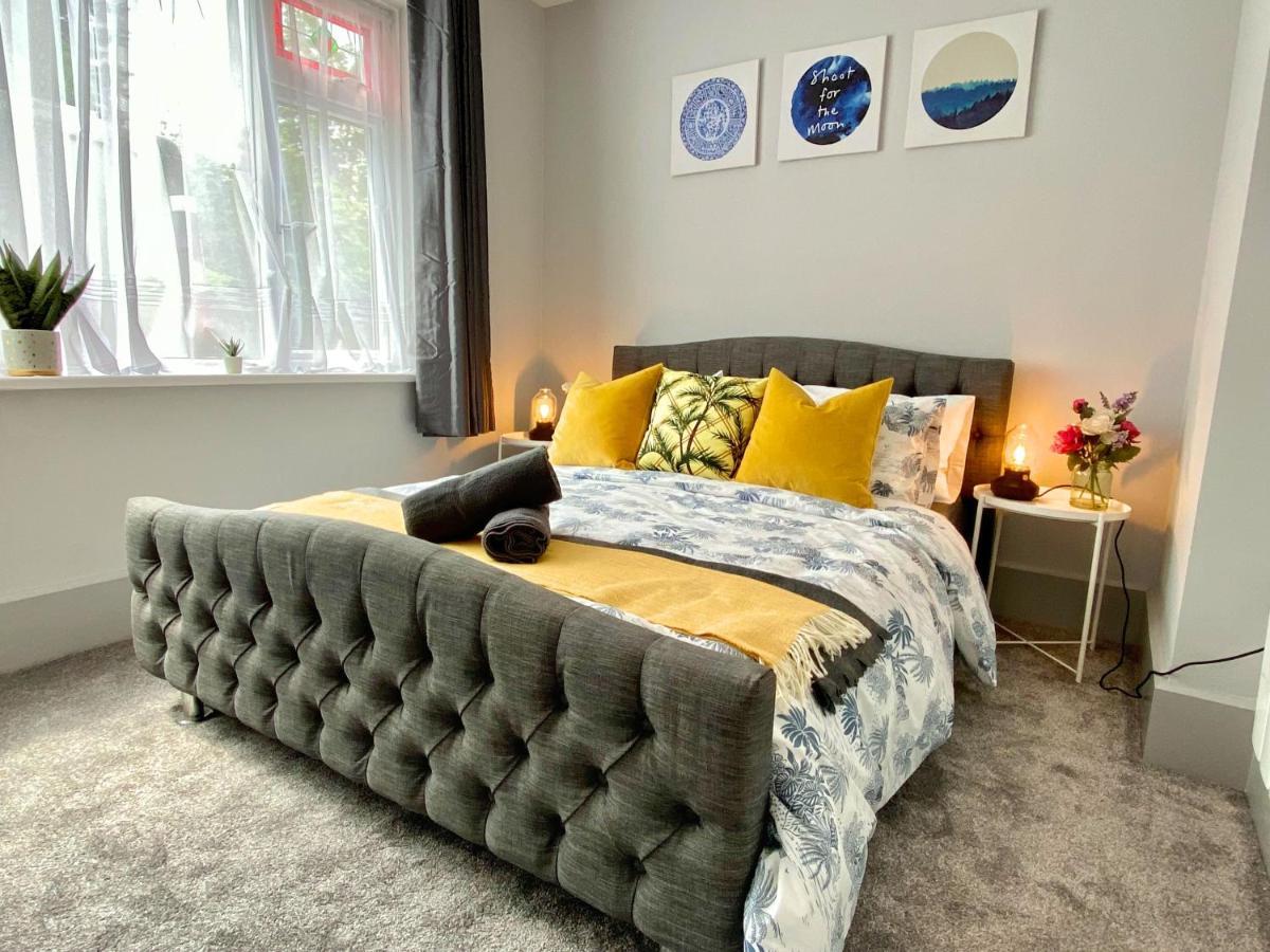 Beautiful Apartment - 5 Minute Walk To The Best Beach! - Great Location - Parking - Fast Wifi - Smart Tv - Newly Decorated - Sleeps Up To 4! Close To Bournemouth & Poole Town Centre Exterior foto
