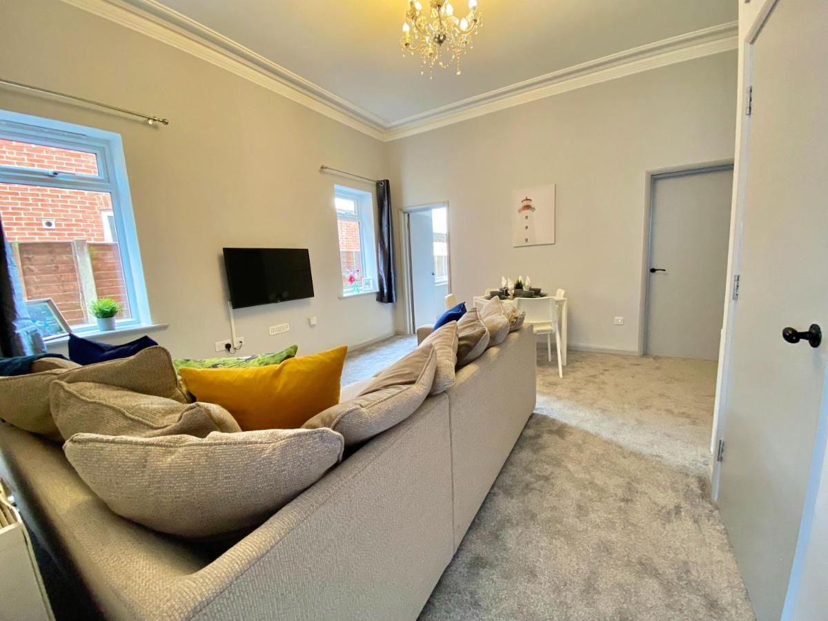 Beautiful Apartment - 5 Minute Walk To The Best Beach! - Great Location - Parking - Fast Wifi - Smart Tv - Newly Decorated - Sleeps Up To 4! Close To Bournemouth & Poole Town Centre Exterior foto