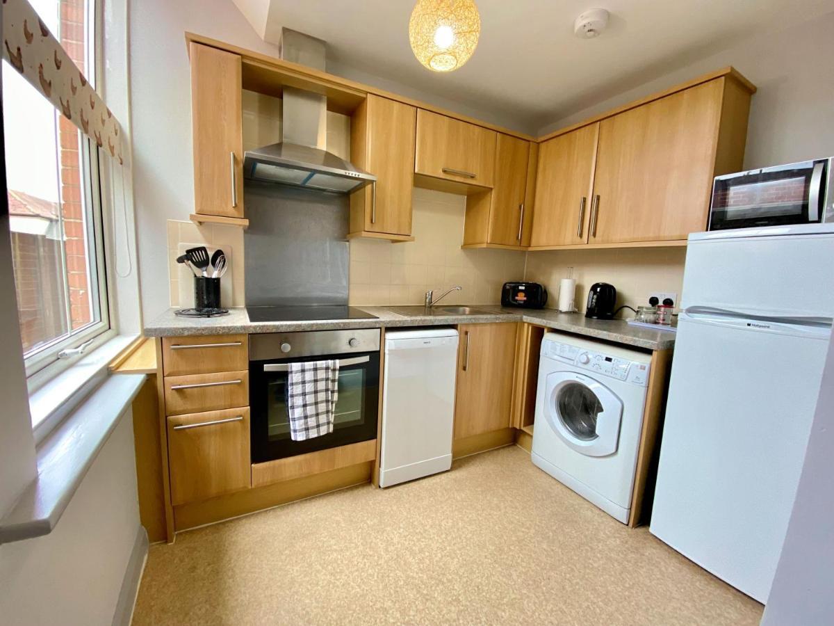 Beautiful Apartment - 5 Minute Walk To The Best Beach! - Great Location - Parking - Fast Wifi - Smart Tv - Newly Decorated - Sleeps Up To 4! Close To Bournemouth & Poole Town Centre Exterior foto