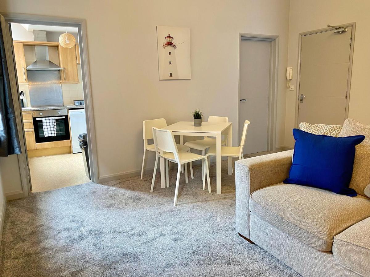 Beautiful Apartment - 5 Minute Walk To The Best Beach! - Great Location - Parking - Fast Wifi - Smart Tv - Newly Decorated - Sleeps Up To 4! Close To Bournemouth & Poole Town Centre Exterior foto