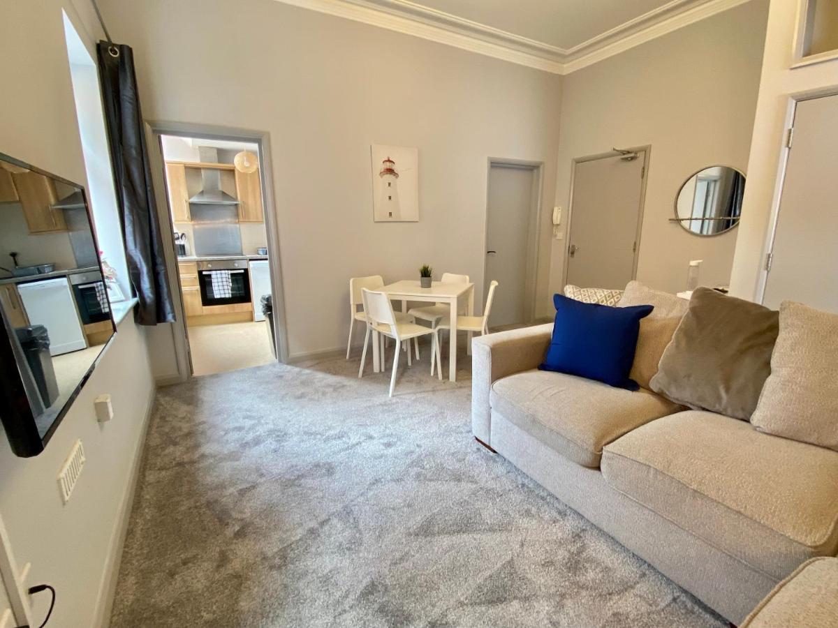 Beautiful Apartment - 5 Minute Walk To The Best Beach! - Great Location - Parking - Fast Wifi - Smart Tv - Newly Decorated - Sleeps Up To 4! Close To Bournemouth & Poole Town Centre Exterior foto